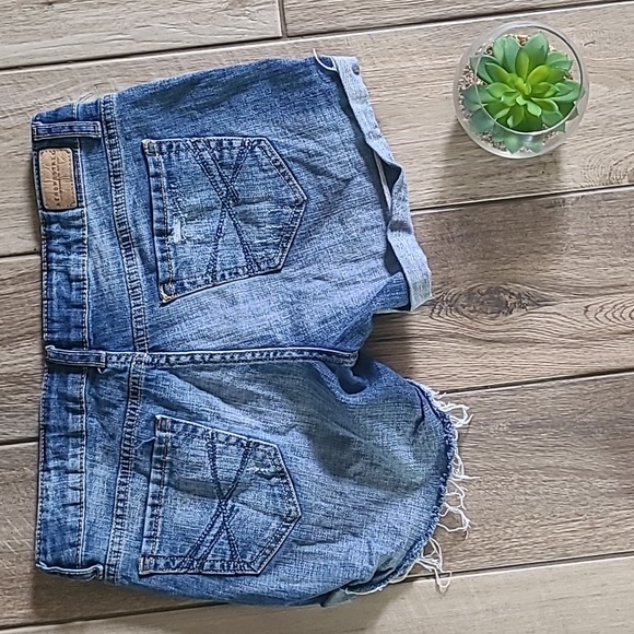 Distressed Frayed and Worn - Picture 5 of 7